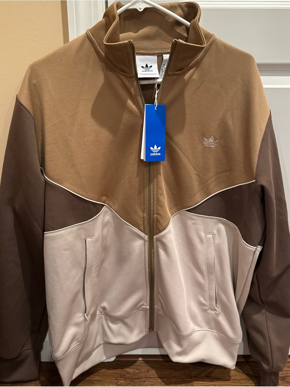 Adidas Originals Men’s ADICOLOR CUTLINE TRACK TOP IU2365 Beige Size LARGE